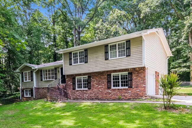 Foto del edificio - 737 Mountainbrooke Cir SW