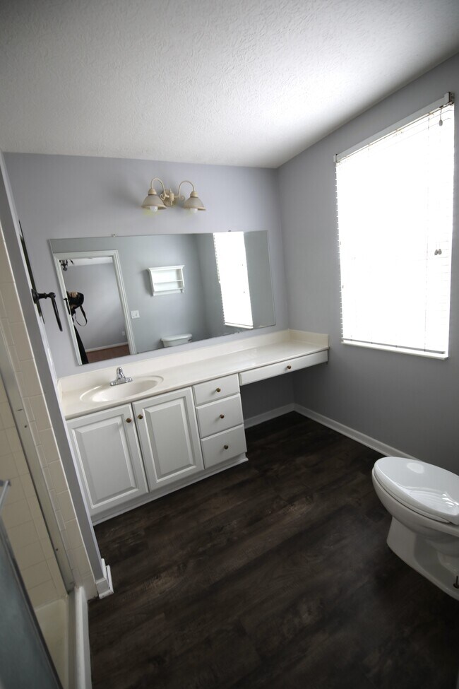 Foto del edificio - 4400 Greensbury Dr