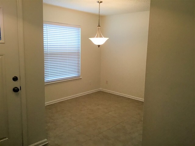 Building Photo - 1105 Lake George Ct