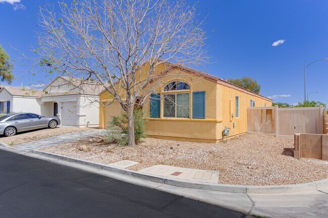 Foto del edificio - CHARMING 2 BEDROOM HOME IN GATED COMMUNITY...