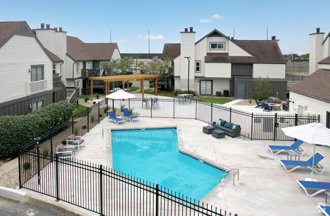 Piscina - Avia Lofts at Founders Road