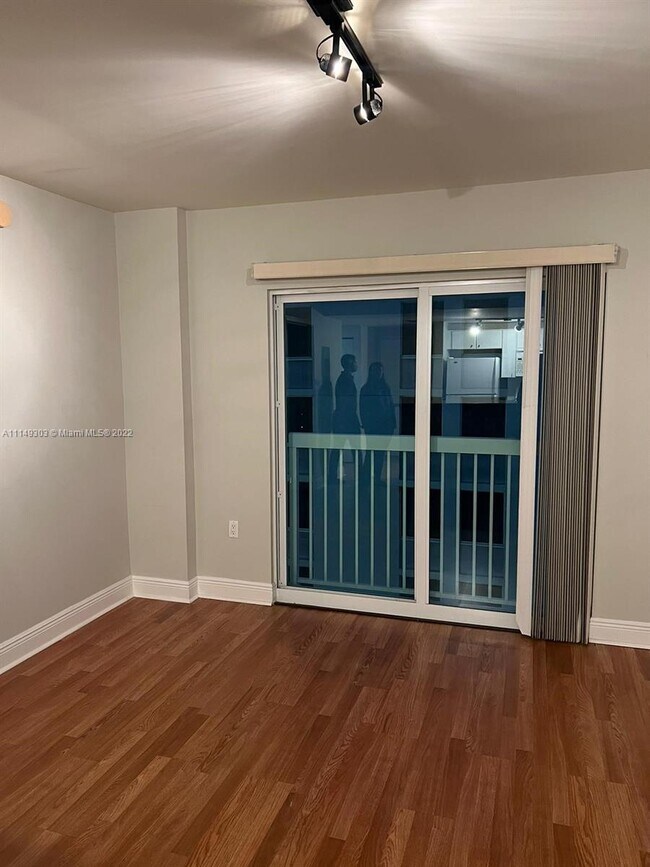 Foto del edificio - 2740 SW 28th Ter