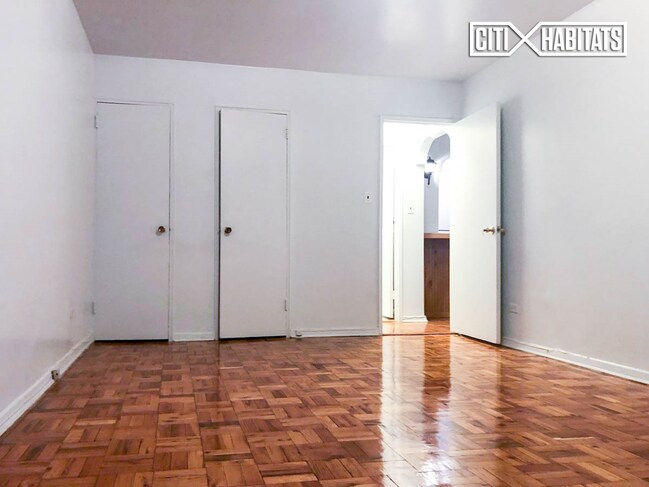 Foto del edificio - 90-15 Queens Blvd