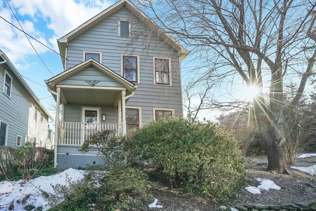 Building Photo - 37 4th Ave