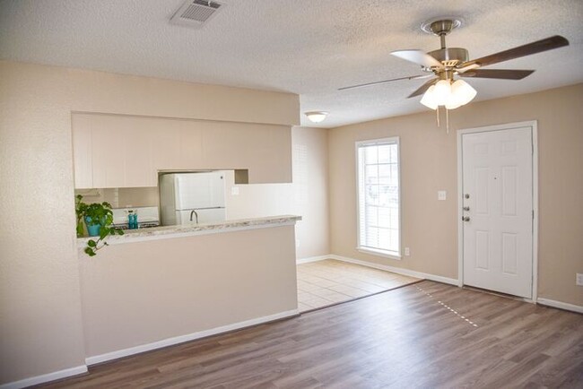 Building Photo - Upgraded duplex on TAMU bus route
