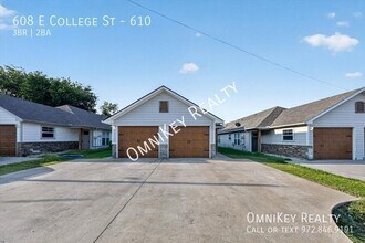 Building Photo - 608 E College St