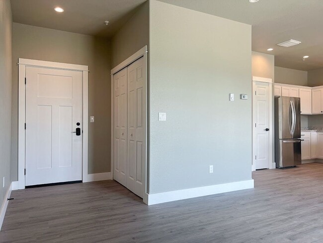 Foto del edificio - Pet Friendly 2 bed/ 1 bath unit at Soldier Ridge!