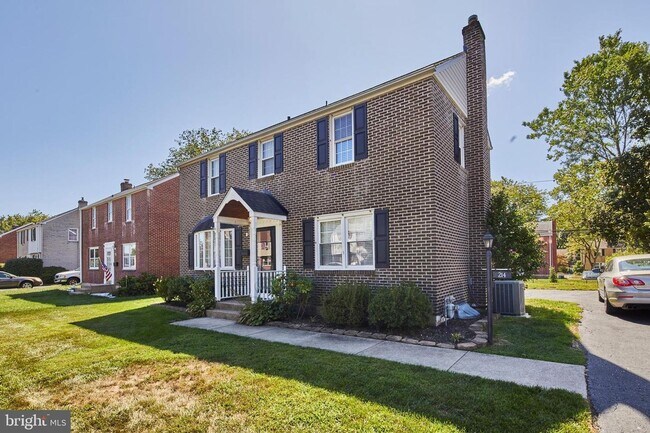 Foto del edificio - 214 Potomac Rd