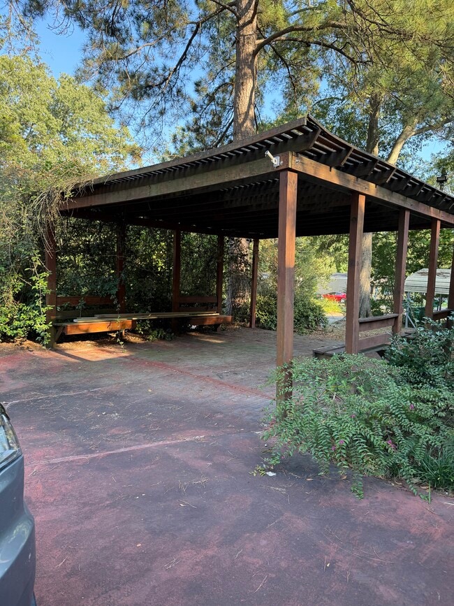 Building Photo - 1320 N Highland Ave