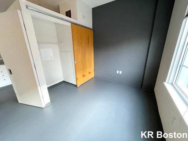 Building Photo - 160 E Berkeley St