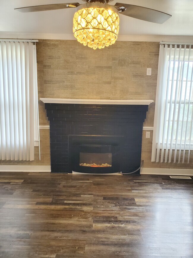 Living room - 302 E Divine St