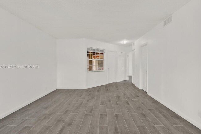 Foto del edificio - 8621 SW 5th St