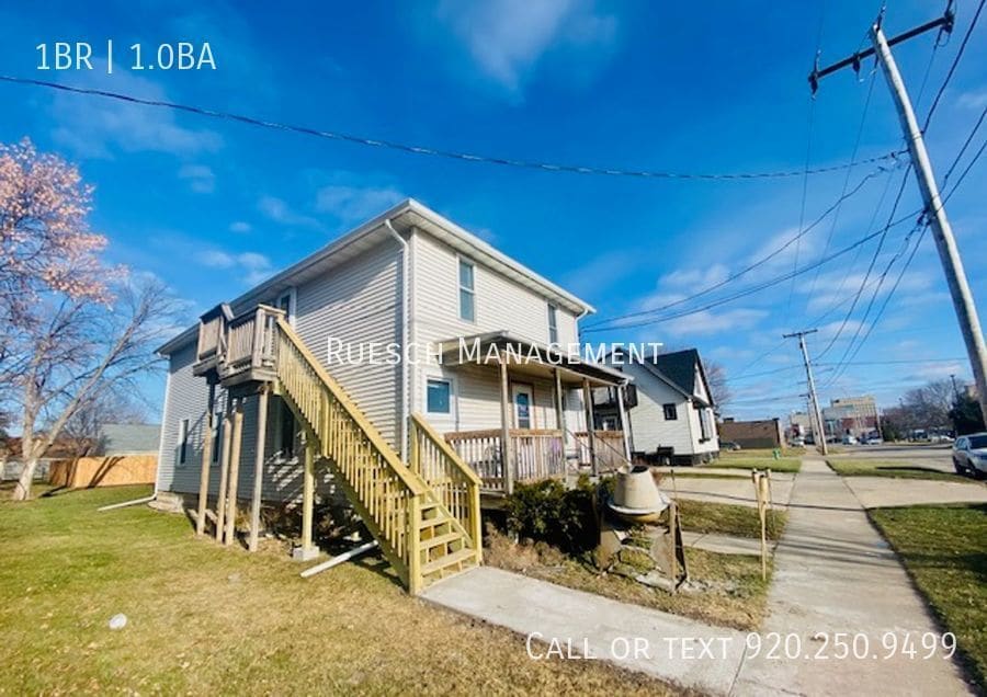 806 W Washington St Unit 3, Appleton, WI 54914 Room for Rent in