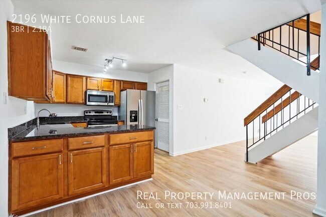 Foto del edificio - Beautifully Updated Townhouse In The Heart...