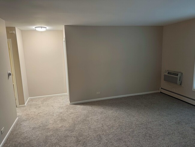 Building Photo - 39 Surrey Dr