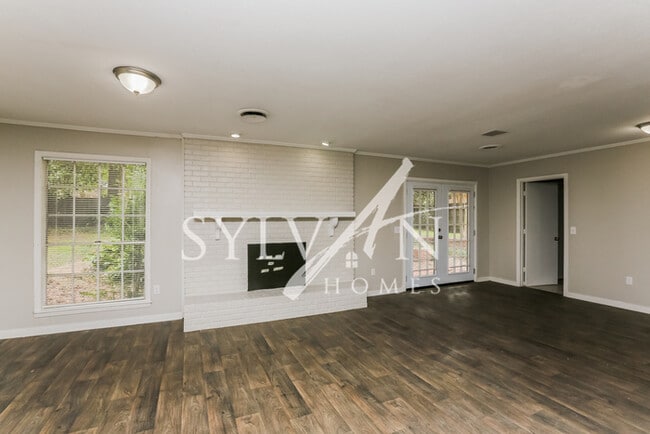 Building Photo - Don't Miss This 3BR 2BA Ranch