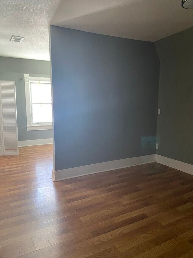 Foto del edificio - 1345 S Water St