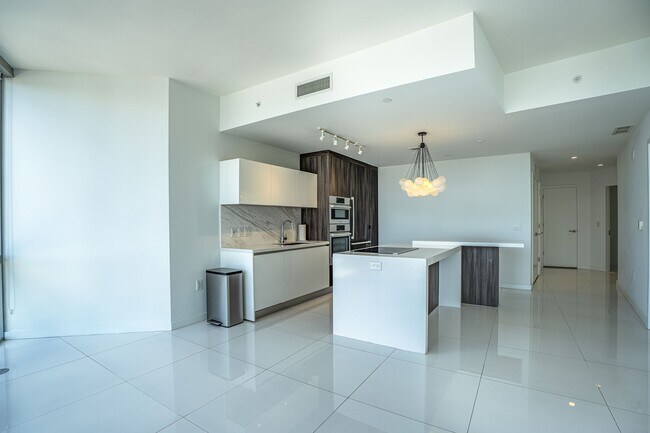 Foto del edificio - 851 NE 1st Ave