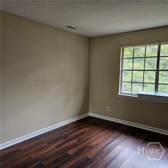 Foto del edificio - 4407 Caroline Dr