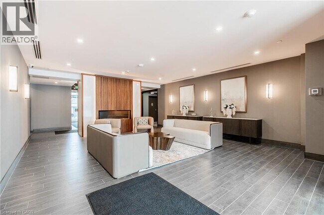 Building Photo - 470 Dundas St E