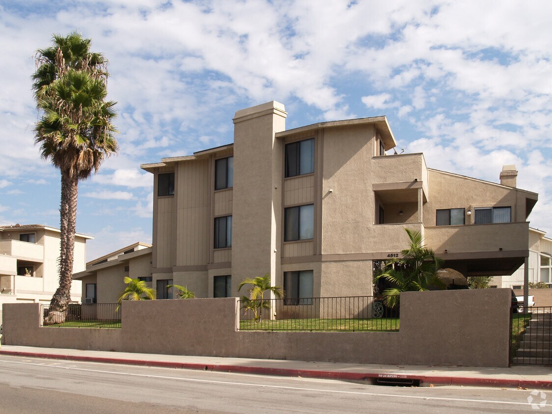 Foto principal - 4512 Warner Ave