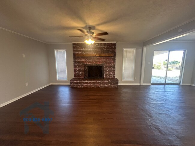 Foto del edificio - 1025 Crestview Dr S