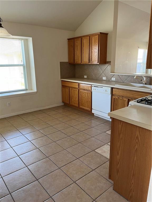 Building Photo - 251 Goldenrod St