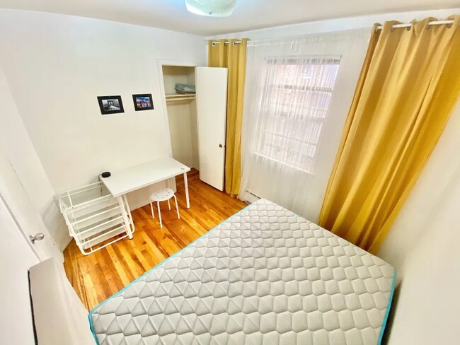 Foto del edificio - Furnished room/NOT APARTMENT