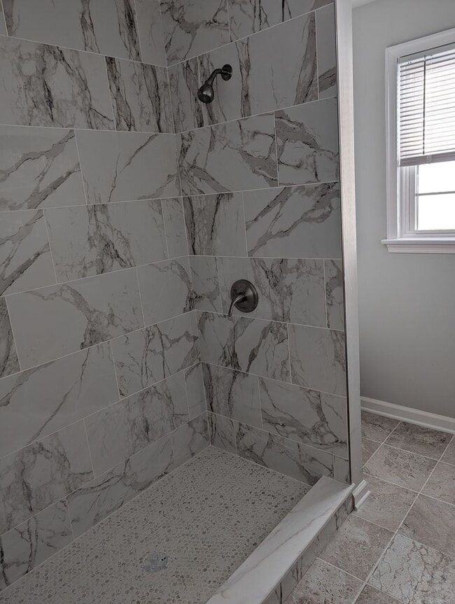 Foto del edificio - 619 W Kings Hwy