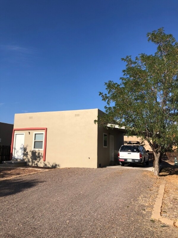 404 N 4th St, Alpine, TX 79830 Room for Rent in Alpine, TX