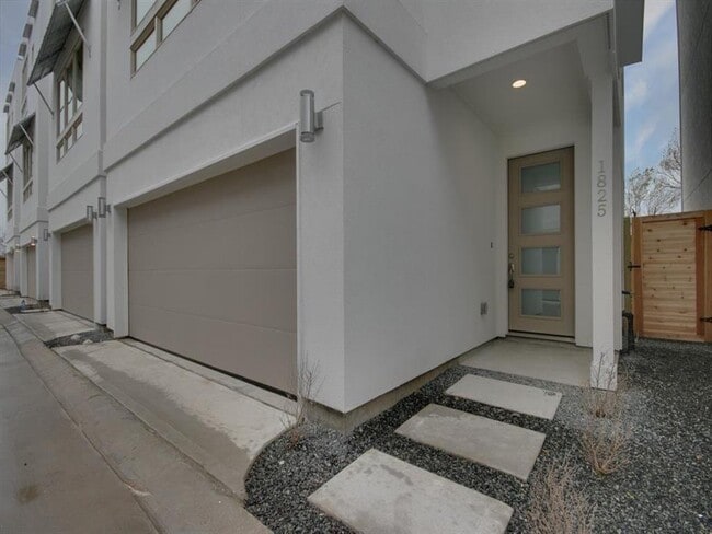 Building Photo - 1825 Ennis St