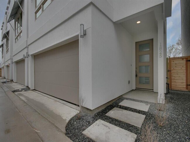 Foto del edificio - 1825 Ennis St