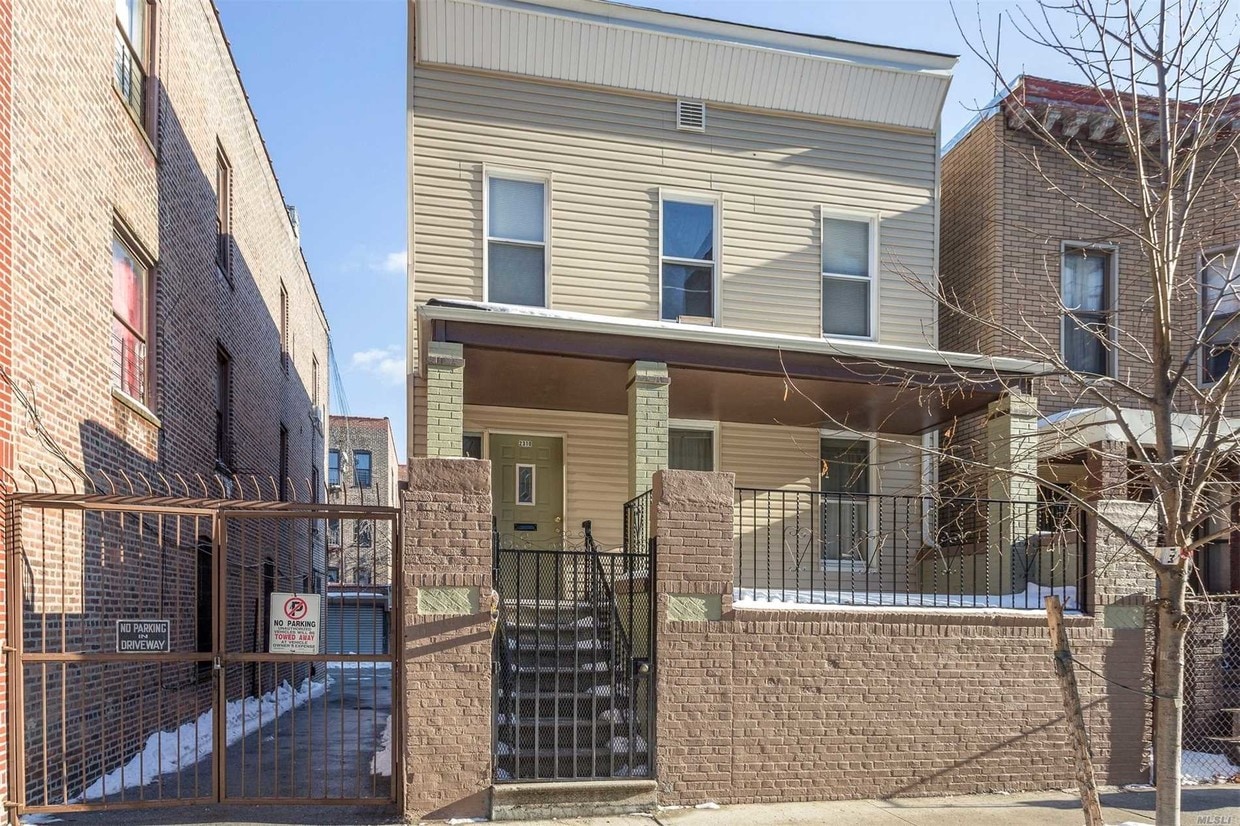 Primary Photo - 2310 Beaumont Ave