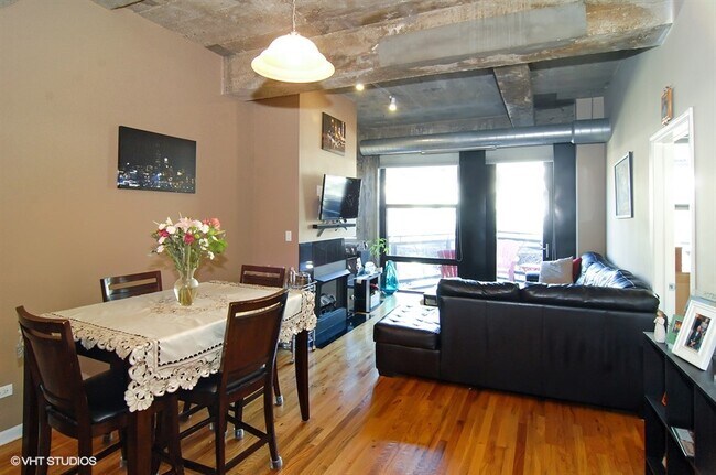 Foto del edificio - 1070 W 15th St