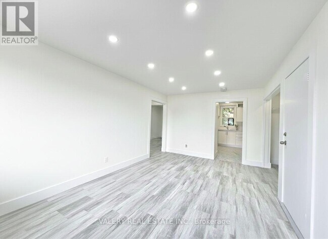 Photo du bâtiment - 15 Stavebank Rd S