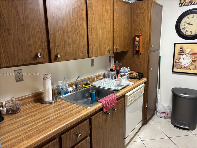 Foto del edificio - 10802 N Kendall Dr
