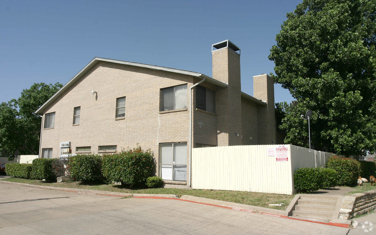 Primary Photo - Buckingham Townhomes