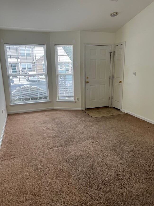 Building Photo - 34-37 Eastwick Lane