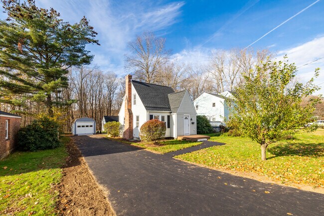 Building Photo - 49 Perry St