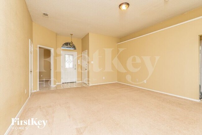 Foto del edificio - 137 Sequoia Rd