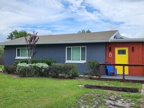 Building Photo - 8 Poinsettia Dr