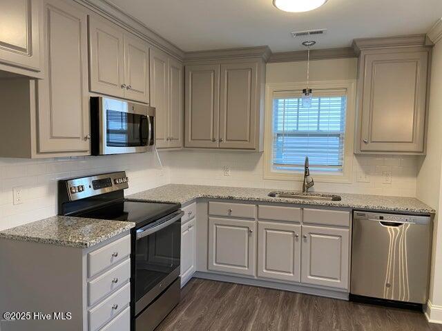 Building Photo - 3904 Pensacola Dr