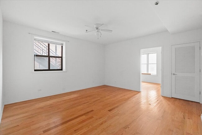 Foto del edificio - 3706 N Kenmore Ave