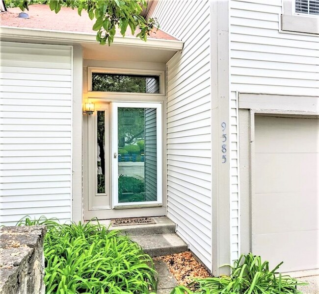 9585 Bay Vista W Dr, Indianapolis, IN 46250 Condo for Rent in