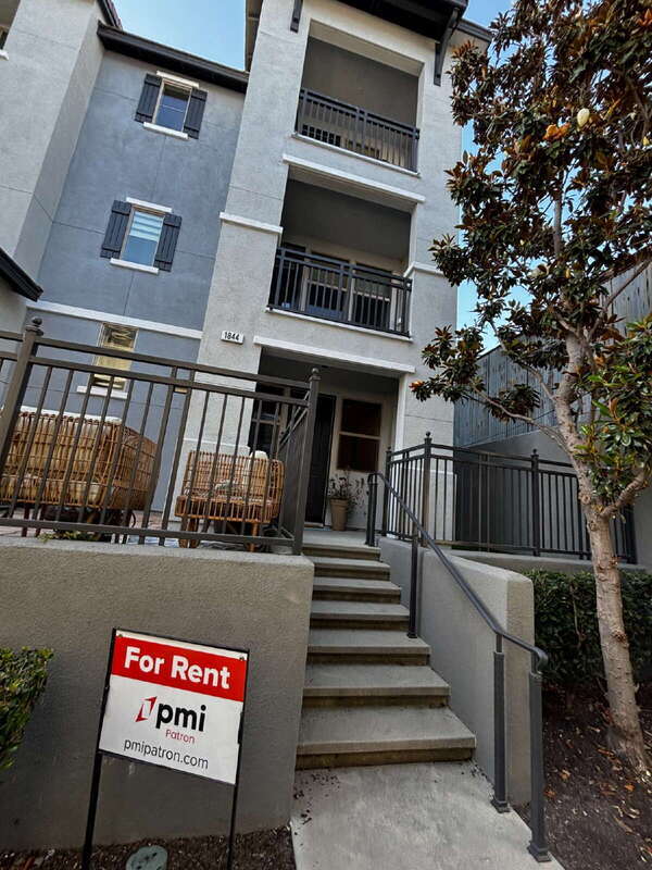 Building Photo - 1844 N Orizaba Ave