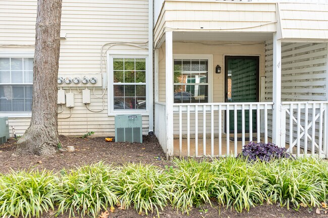 Front Patio - 480 Burgoyne Rd