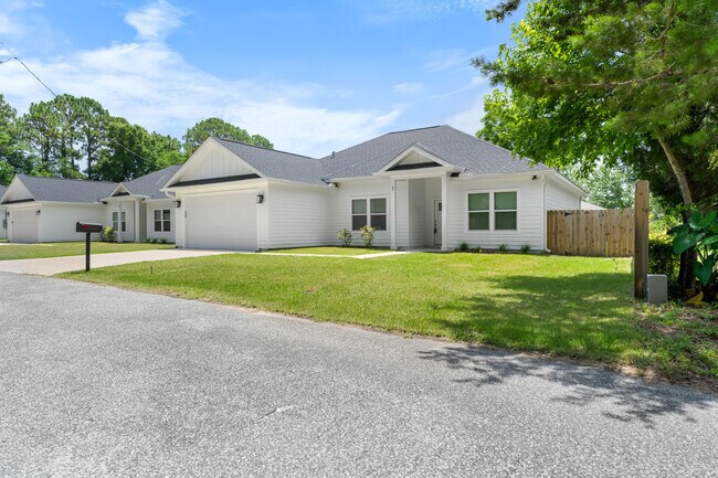 Building Photo - 5 Romana Ln
