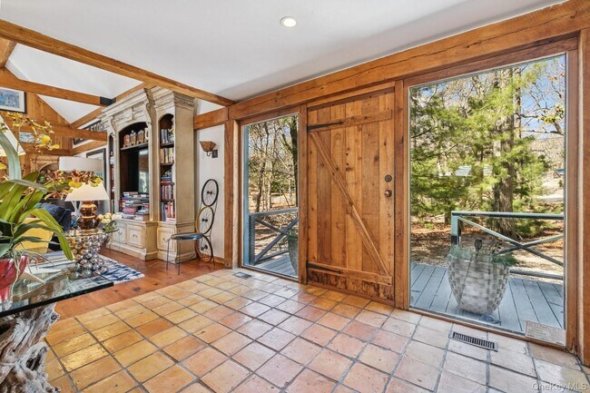 Foto del edificio - 4 Marion Ln