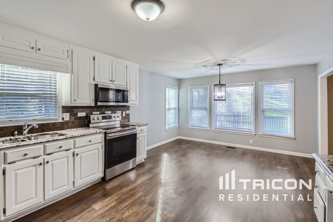 Building Photo - 220 Pepperdine Way