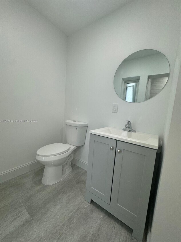 Building Photo - 19340 Bel Aire Dr